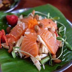 ตำยอดมะพร้าวแซลม่อน