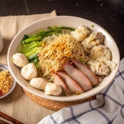 บะหมี่เกี๊ยวกวางตุ้งเจ๊สุ เส้นทำเอง