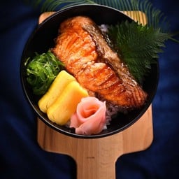 ข้าวหน้าปลาแซลมอนย่างซีอิ้ว