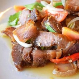 ยำหมูกรอบ