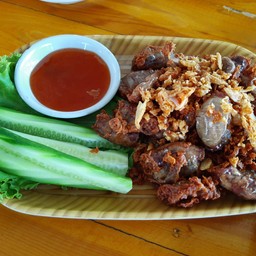 ให้5ดาวครับ ใส้หมูอ่อนกำลังดีหอมกระเทียมเจียว
