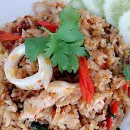 ข้าวผัดต้มยำหมึก