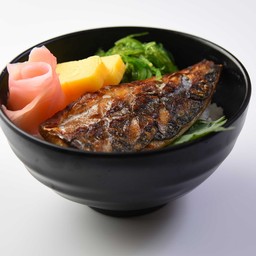 ข้าวหน้าปลาซาบะย่างเกลือ