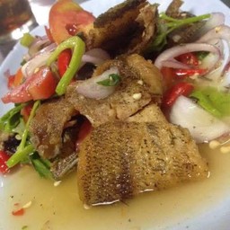 ยำปลาสลิด