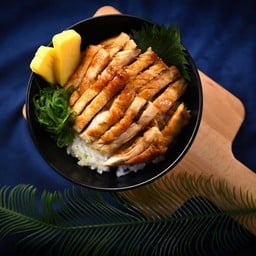 ข้าวหน้าไก่ย่างซีอิ้ว