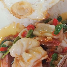 ข้าวราดผัดกะเพรา กุ้ง+หมึก