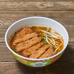 ก๋วยเตี๋ยวไก่ทอดน้ำต้มยำ