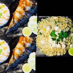 เซ็ตที่ 5 ข้าวปลาซาบะราดซ๊อสญี่ปุ่น+ข้าวผัดปู+ข้าวปลาซาบะราดซ๊อสญี่ปุ่น