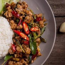 ข้าวกะเพราเนื้อ