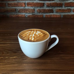 คาราเมลแมคคิอาโต้ร้อน