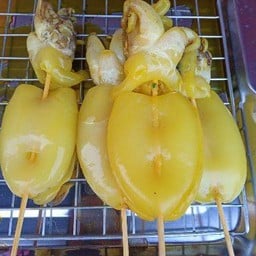 ปลาหมึกย่าง ขนมปังปิ้ง