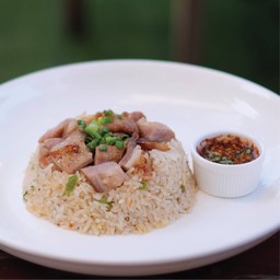 ข้าวผัดพริกสดหมูย่าง