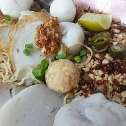 นายกฤษ ก๋วยเตี๋ยวลูกชิ้นปลา เยาวราช