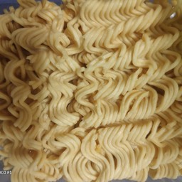 เส้นมาม่า