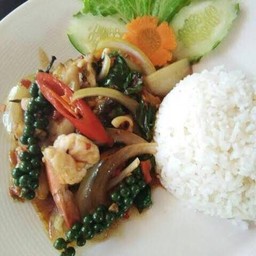 ผัดขี้เมาราดข้าว