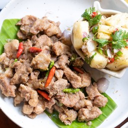 หมูผัดกะปิ ยำสับปะรด
