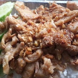 ทอดกระเทียมราดข้าว
