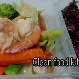 ข้าวไรซ์เบอรี่+ผัดผักรวมกุ้ง