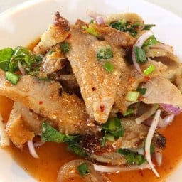 น้ำตกคอหมูย่าง