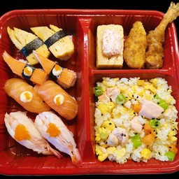 นิกิริ6คำ ข้าวผัดแซลมอน และกุ้งทอดไข่หวานครีมชีส