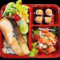 ข้าวหน้าแซลมอนย่างเกลือ ยำแซลมอนแซ่บ และมากิแซลมอน