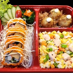 แคลิฟอร์เนียโรล ยำสาหร่าย ข้าวผัดแซลมอน และทาโกะยากิ