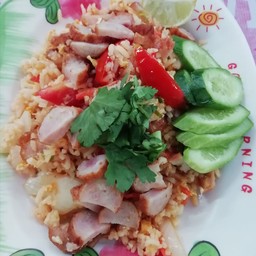 ข้าวผัดแหนมไก่