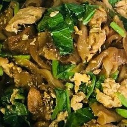 ผัดซีอิ๊วไก่