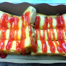 ขนมปังปิ้งหน้าแยมสตอเบอร์รี่