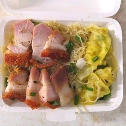 บะหมี่เกี๊ยวหมูกรอบ