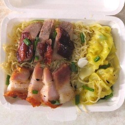 บะหมี่เกี๊ยวเป็ด+หมูกรอบ