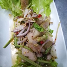 ยำคอหมูย่าง