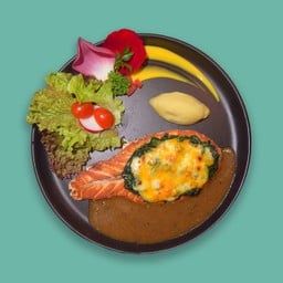 สเต็กปลาแซลมอน ผักโขมอบชีส