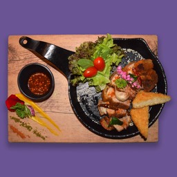 หมูกรอบซอสแจ่ว