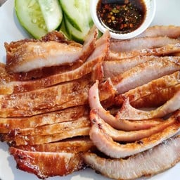 คอหมูย่าง 100 กรัม (ติดมัน)