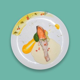 สเต็กปลาแซลมอน ไวท์ครีมซอส