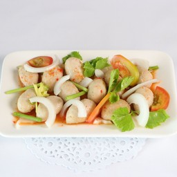 ยำลูกชิ้น