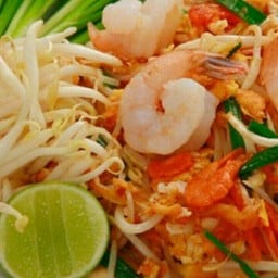 ผัดไทยกุ้งสด