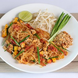 ผัดไทต้นตำรับ (ไม่มีเนื้อสัตว์)