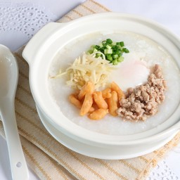 โจ๊กทรงเครื่องโบราณใส่ไข่ลวก