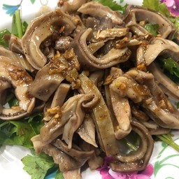 กระเพาะหมูผัดกระเทียมพริกไทย