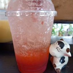 น้ำ สตรอเบอรี่