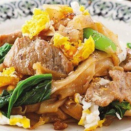 ผัดซีอิ้วเส้นใหญ่หมู
