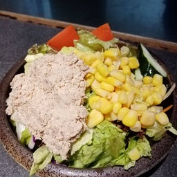 สลัดปลาทูน่า