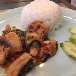 ข้าวกะเพราปลาอินทรี