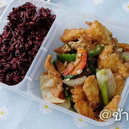 ข้าวไรซ์เบอร์รี่+ปลาผัดพริกไทดำ