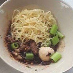 บะหมี่ หมู น้ำตก