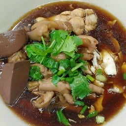 เจ้จิตรก๋วยเตี๋ยวไก่ตุ๋น