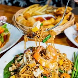 อาหารสด รสชาติดี ปรุงใหม่จานต่อจาน ราคาเป็นมิตร กินได้ทั้งครอบครัว บริการดีมีระด