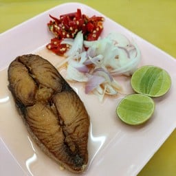 ยำปลาเค็ม (ปลาอินทรีย์เค็ม)